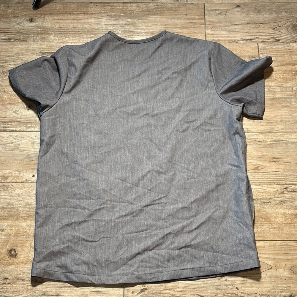 Figs Gray Scrub Top Size Large - Picture 5 of 7